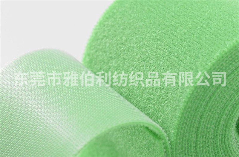 背靠背射出勾与粘扣布